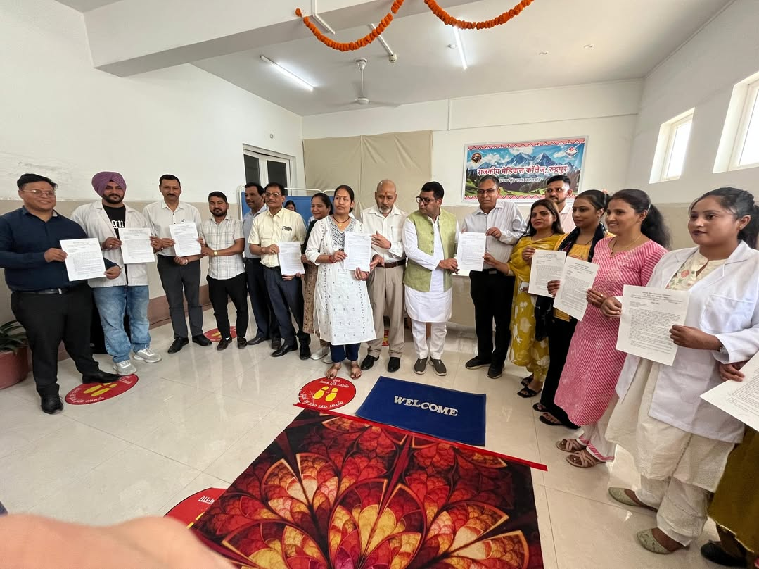 राजकीय मेडिकल कॉलेज रूद्रपुर में चिकित्सा शिक्षा विभाग द्वारा नवनियुक्त नर्सिंग अधिकारीयों के नियुक्ति पत्र वितरण समारोह