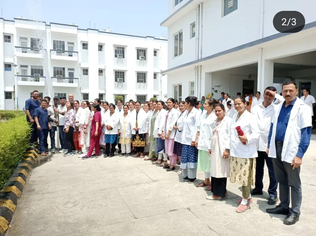 देशव्यापी स्थिति के दृष्टिगत राजकीय मेडिकल कॉलेज रुद्रपुर में फायर सेफ्टी का अभ्यास किया गया